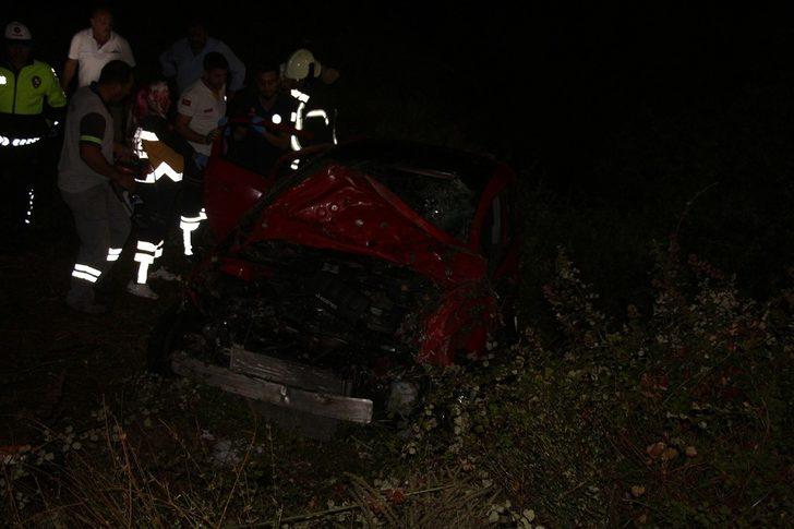 Köpeğe çarpan otomobil kanala uçtu: 1’i ağır 2 yaralı G2