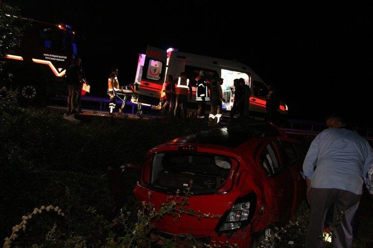 Köpeğe çarpan otomobil kanala uçtu: 1’i ağır 2 yaralı G4