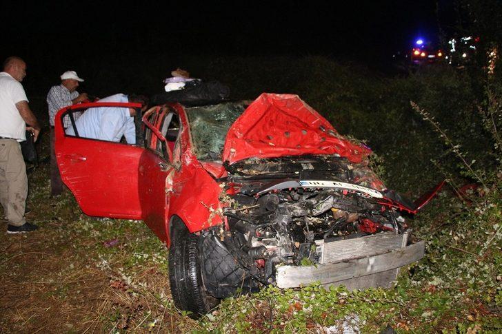 Köpeğe çarpan otomobil kanala uçtu: 1’i ağır 2 yaralı G5