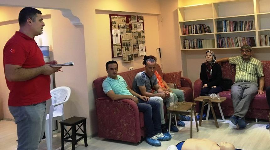 G&ouml;rme engellilere ilk yardım eğitimi