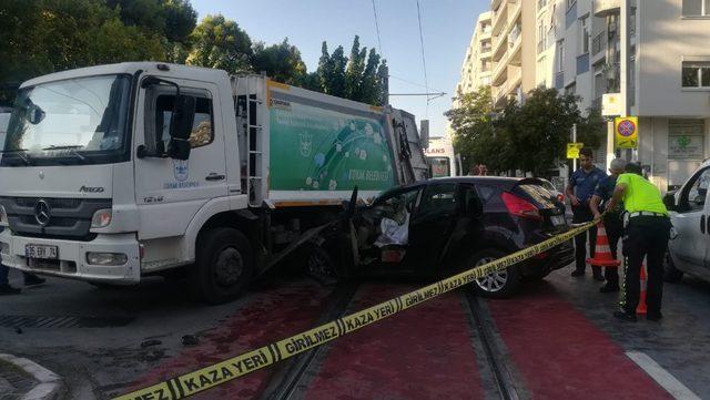 İzmir’de trafik kazası: 2 ölü, 2 yaralı 1