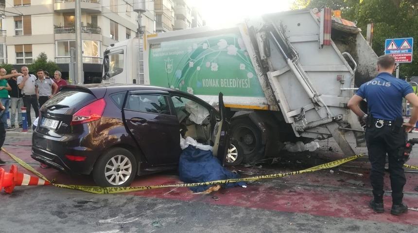 İzmir&rsquo;de trafik kazası: 2 &ouml;l&uuml;, 2 yaralı