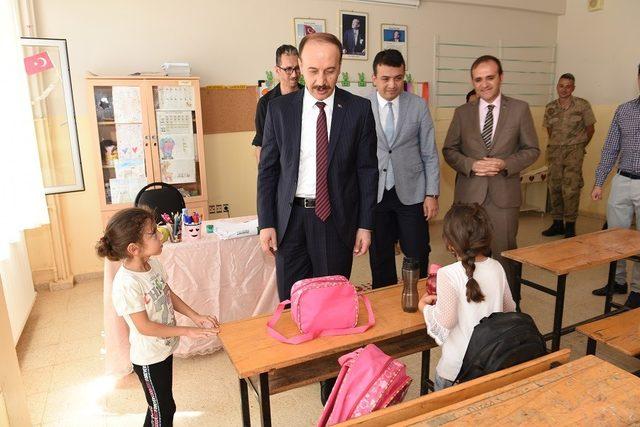 Vali Erin Ceylanpınar’da öğrencilerle buluştu