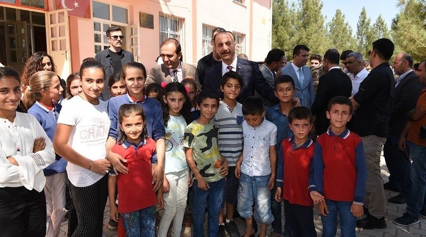 Vali Erin Ceylanpınar&rsquo;da &ouml;ğrencilerle buluştu