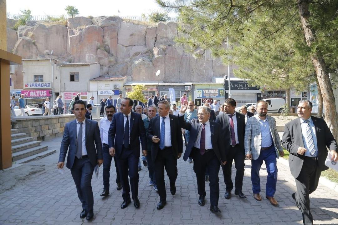 Başkan B&uuml;y&uuml;kkılı&ccedil;, &Uuml;z&uuml;m Festivali&rsquo;ne katıldı