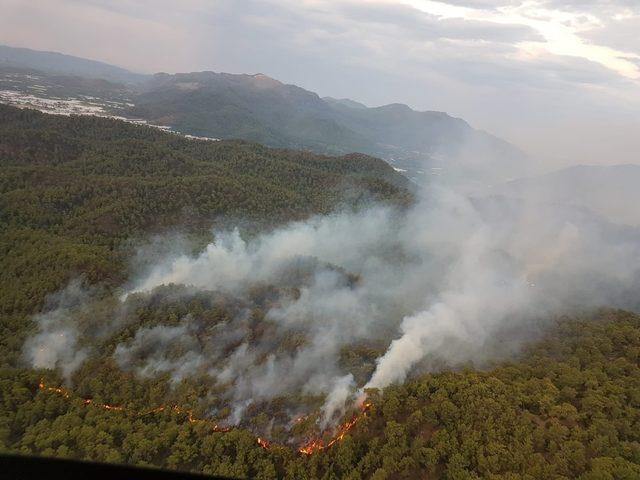 Ortaca’daki yangına havadan müdahale devam ediyor