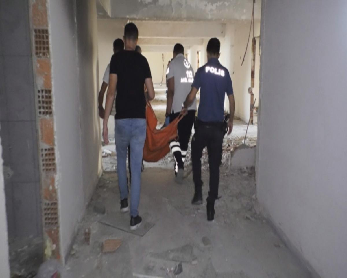 Yer: Esenyurt... Feci şekilde d&ouml;v&uuml;p metruk binaya attılar