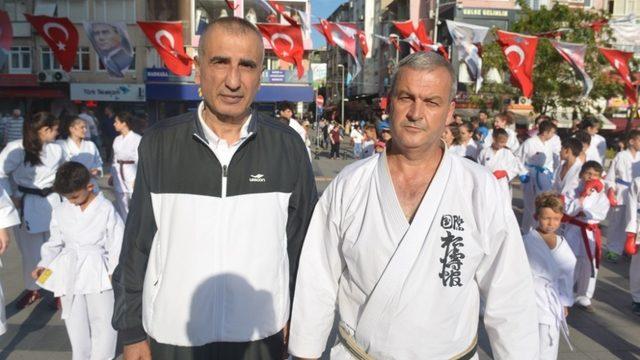 İzmit’in merkezinde karate şov