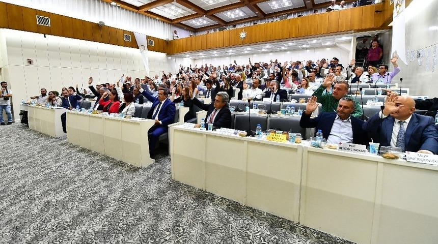 İzmir&rsquo;in 5 yıllık yeni yol haritası oy birliği ile kabul edildi