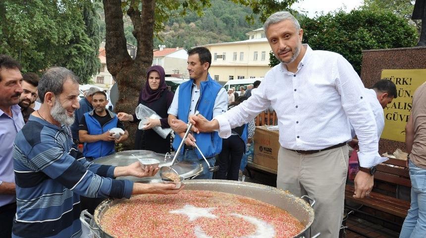 Simav Belediyesinden aşure ikramı