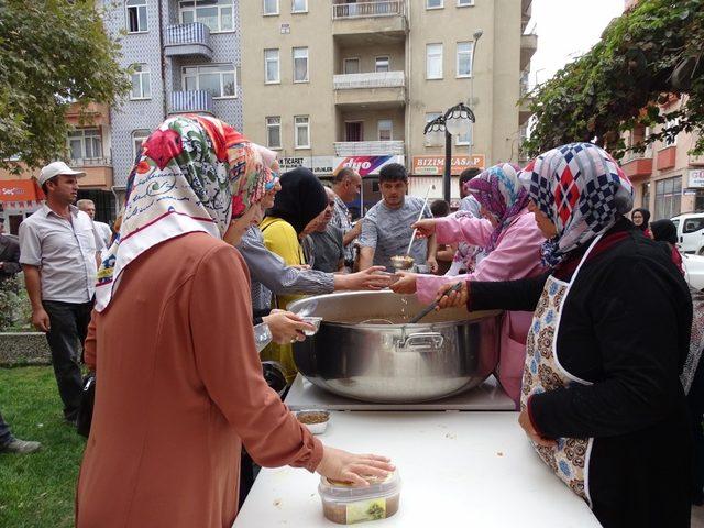 Hisarcık Belediyesinden aşure ikramı