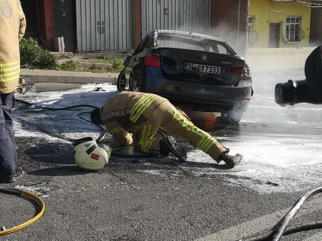 Maltepe'de kaza sonrası otomobil alev alev yandı