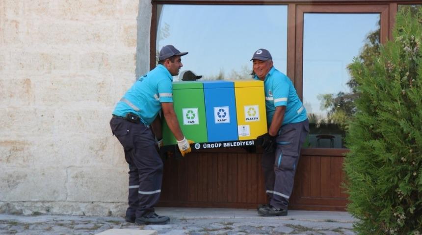 &Uuml;rg&uuml;p Belediyesi&rsquo;nden okullara geri d&ouml;n&uuml;ş&uuml;m kutuları