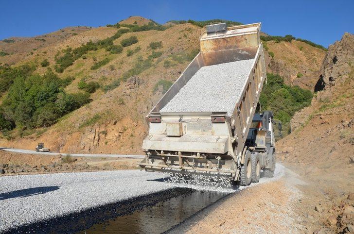 Terörün izinin silindiği bölgeler asfaltlanıyor G3