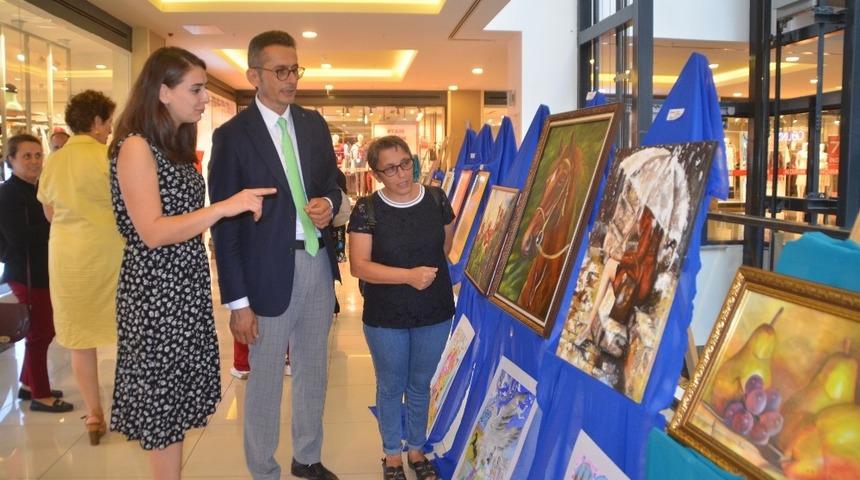 Öğretmen ve öğrencilerden karma resim sergisi