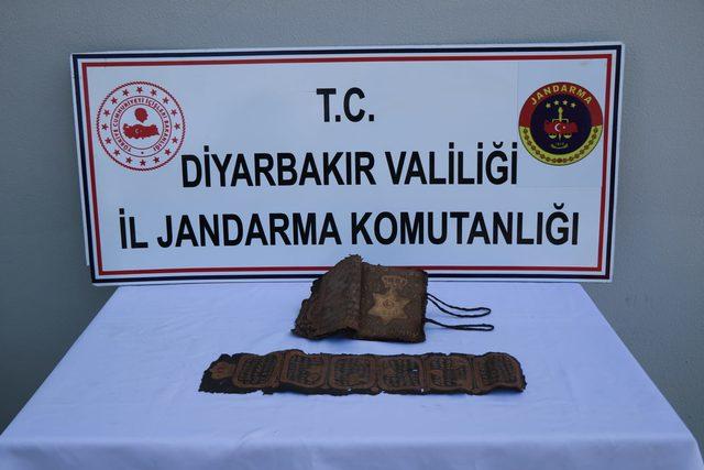 Diyarbakır'da altın yazmalı İncil ve İbranice işlemeli ferman ele geçirildi