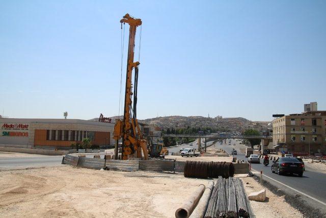 Karaköprülü Kavşağı’ndaki viyadüğün yapımına başladı