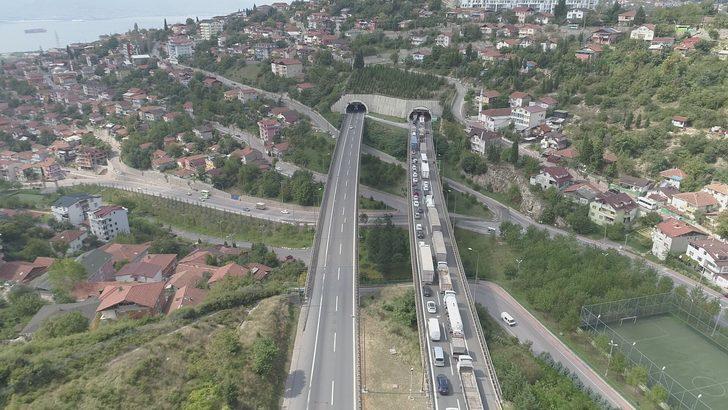 TEM'de zincirleme kaza! Uzun araç kuyrukları oluştu G3