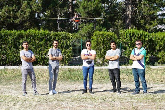 Üniversite öğrencileri kendi yaptıkları drone ile yarışmaya katılacak