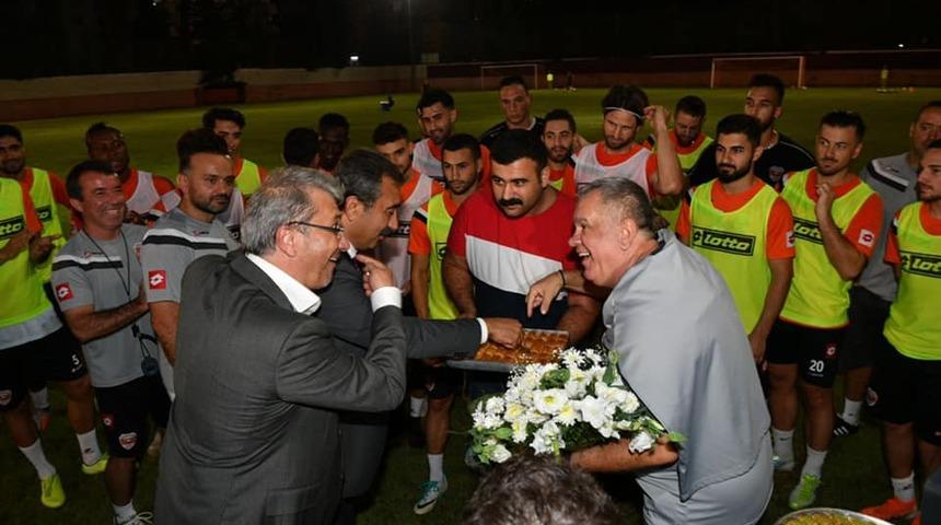 Soner &Ccedil;etin&rsquo;den centilmenlik &ccedil;ağrısı