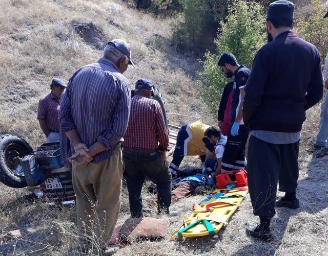 Kontrolden çıkan traktör devrildi: 1 ölü, 1 yaralı