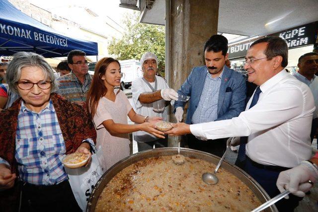 Batur’dan Konak’a aşure ikramı