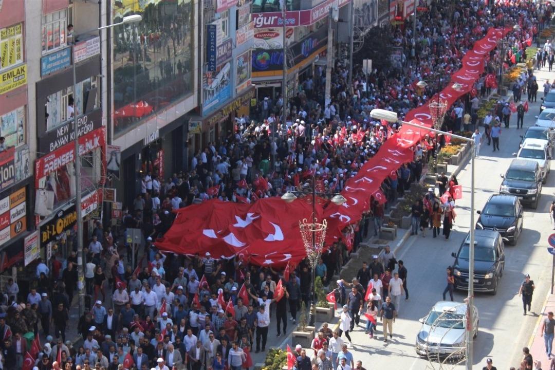 Van&rsquo;da &rsquo;Ter&ouml;re Lanet, Kardeşliğe Davet&rsquo;  y&uuml;r&uuml;y&uuml;ş&uuml;