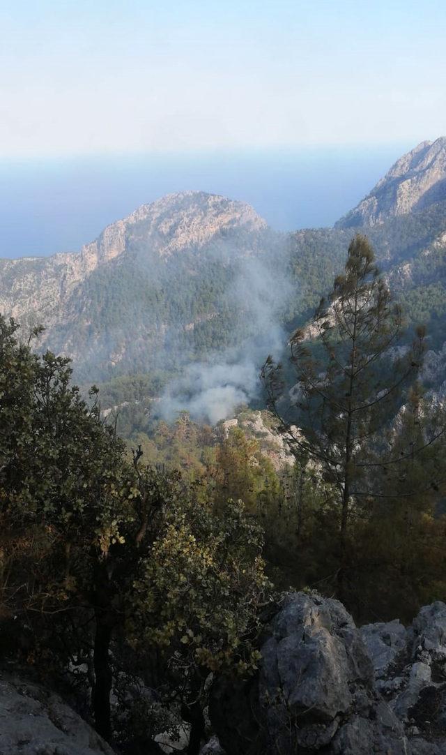 Kemer'deki 3 yangın kontrol altına alındı