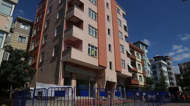 Maltepe’de boşaltılan riskli binadan karot örnekleri alındı
