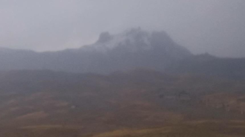 Erciyes’e mevsimin ilk karı yağdı