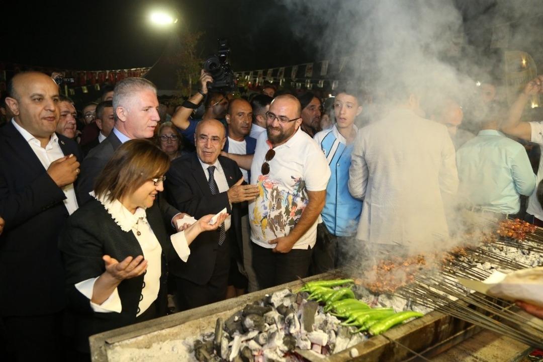 200 stant ziyaret&ccedil;ilerin ilgi odağı oldu