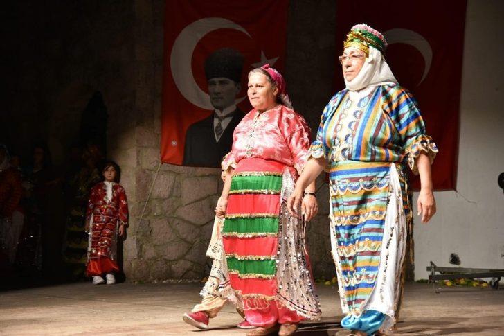 Edremit’te renkli defile G1