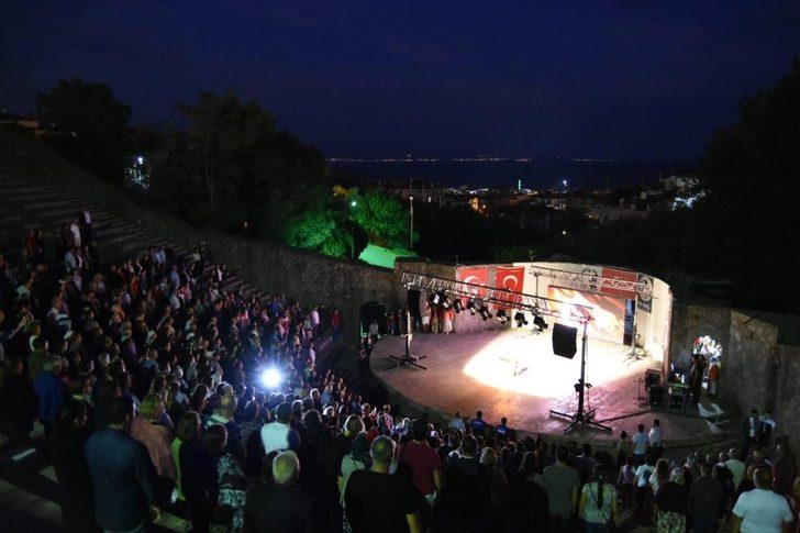 Edremit’te renkli defile G3