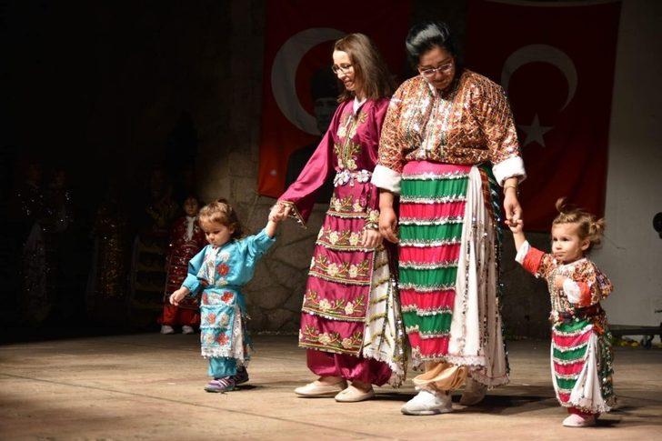 Edremit’te renkli defile G5