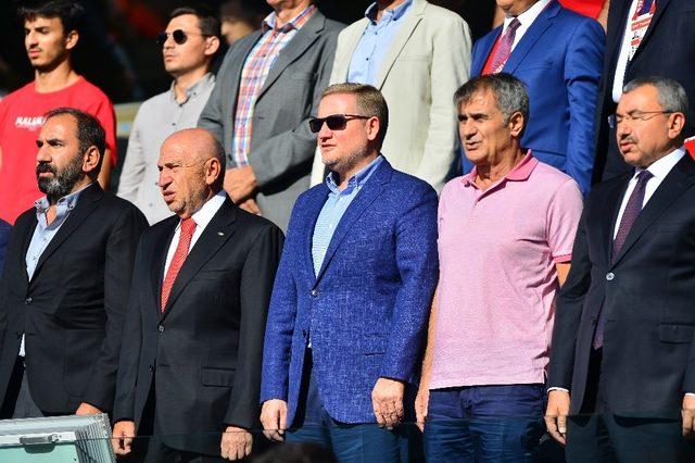 Nihat Özdemir ve Şenol Güneş, Başakşehir-Sivasspor maçında 1