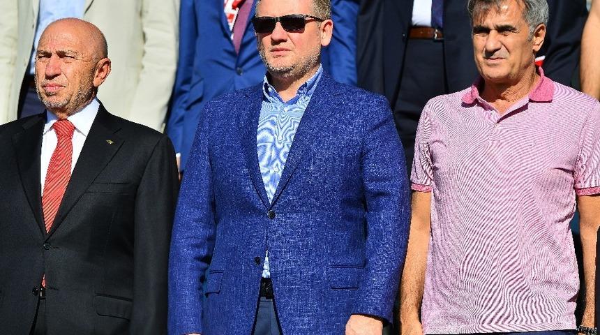 Nihat &Ouml;zdemir ve Şenol G&uuml;neş, Başakşehir-Sivasspor ma&ccedil;ında