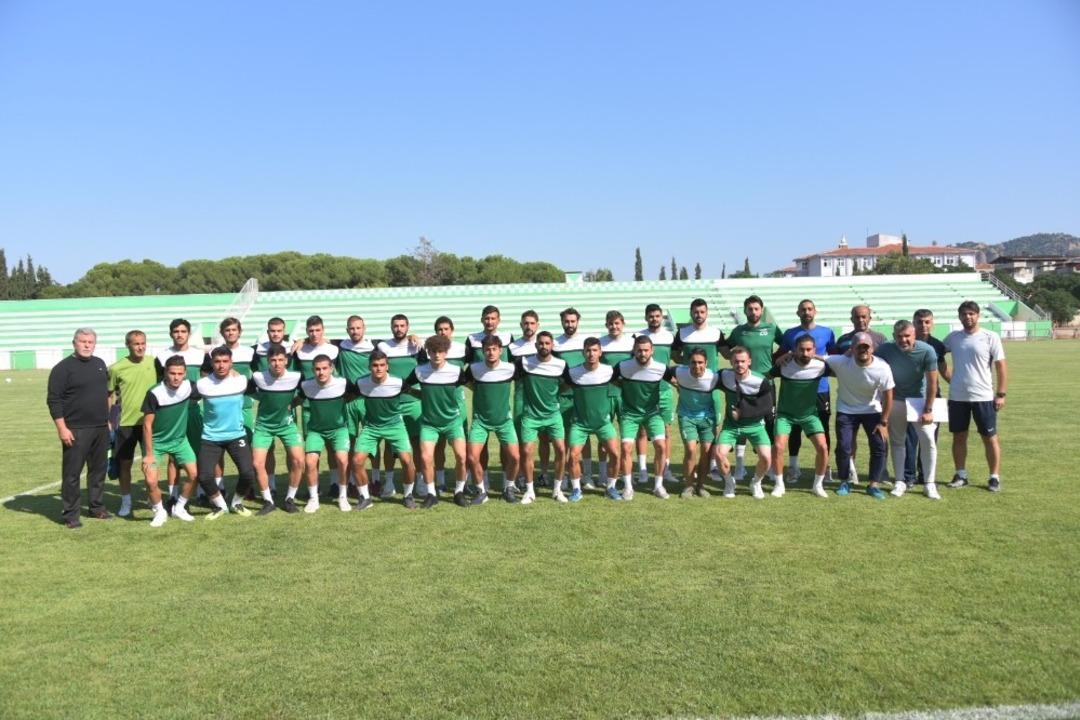 Salihli Belediyespor sezonu kurban keserek a&ccedil;tı