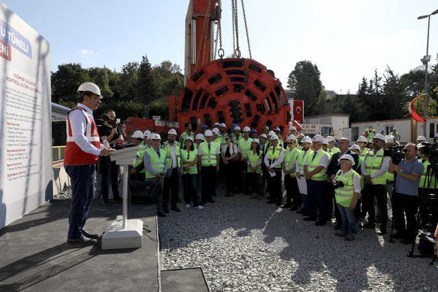 Ayvalıdere Yağmur Suyu Tüneli'ne tünel açma makinesi indirildi