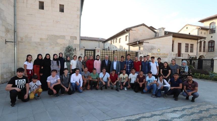 Başkan Tahmazoğlu, Bosna Hersek gezisinden d&ouml;nen &ouml;ğrencilerle buluştu