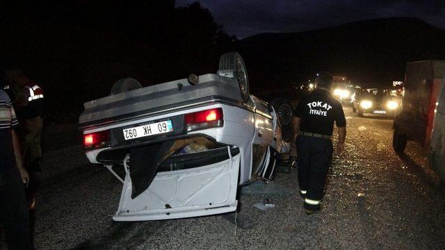 Tokat’ta karşı yöne geçerek çarpışan otomobil ters döndü: 5 yaralı