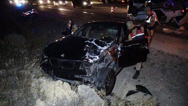 Tokat’ta karşı yöne geçerek çarpışan otomobil ters döndü: 5 yaralı