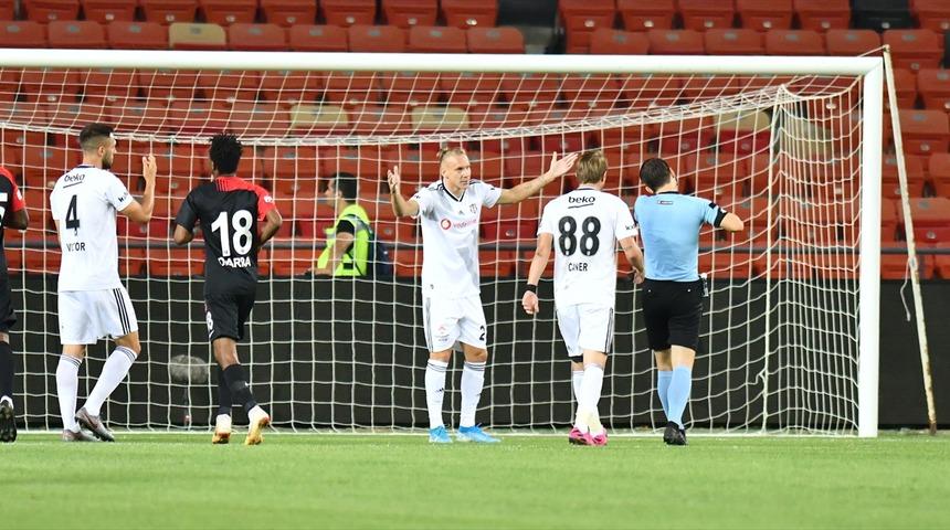 Domagoj Vida: Takımımı yüzüstü bıraktığım için üzgünüm