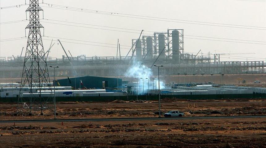 Suudi Arabistan petrol üretimini geçici olarak durdurdu