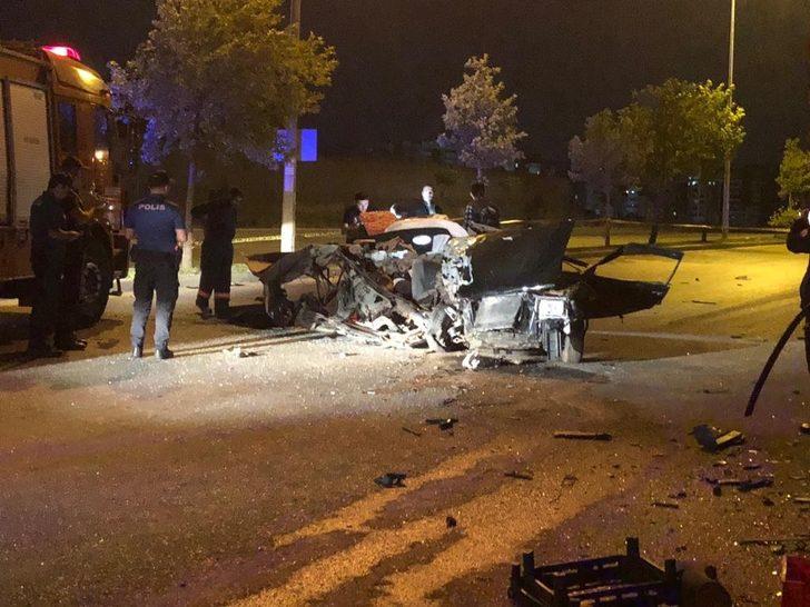 Polisin ‘dur’ ihtarına uymayan driftçiler kaza yaptı: 2 ölü 1 yaralı G4