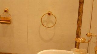 İngilizler şokta! Saraydan milyon değerinde altın klozet çalındı