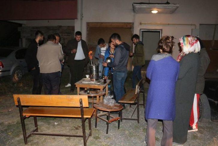 Çankırı'da vatandaşlar geceyi dışarıda geçirdi G1