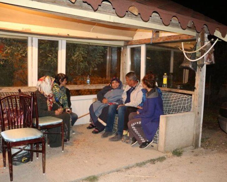 Çankırı'da vatandaşlar geceyi dışarıda geçirdi G2