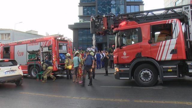 Bayrampaşa'da otelde yangın; otelde kalanlar tahliye edildi 