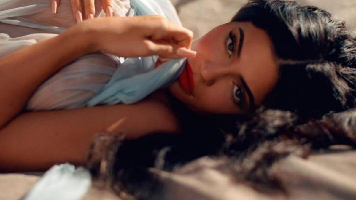 Kylie Jenner Playboy'a soyundu! Cinsel hayat itirafı