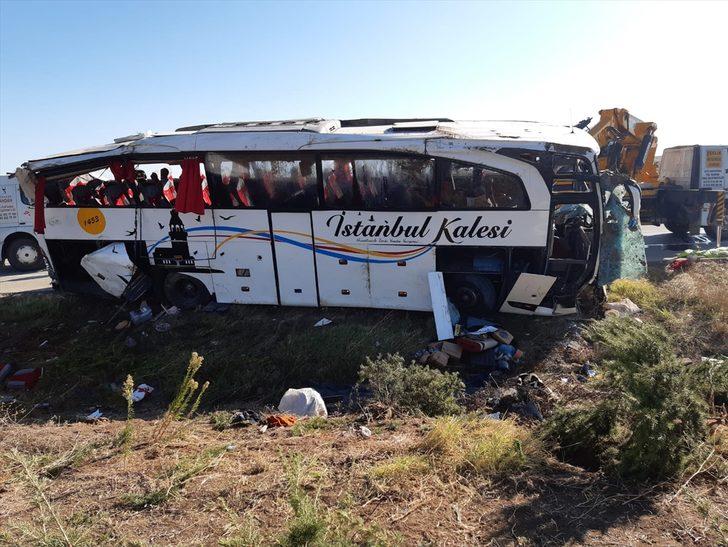 Son dakika: Afyonkarahisar'da yolcu otobüsü devrildi! Ölü ve yaralılar var G1